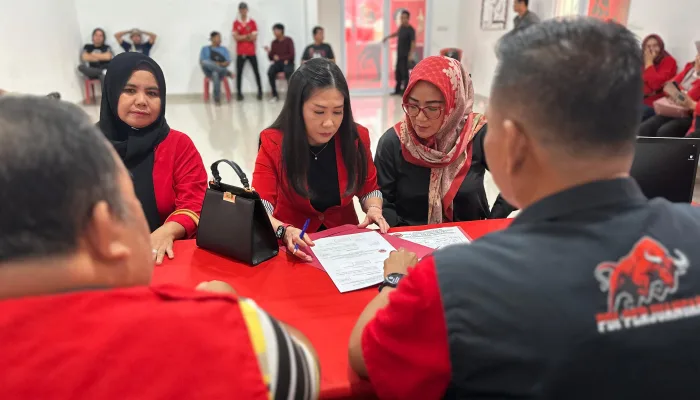 Siap Maju di Pilkada Ulang Kota Pangkalpinang ,Merry Ambil Formulir di PDI-P