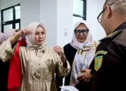 Sebelum ke Lapas, Hellyana Kenakan Rompi Oranye di Kejari Pangkalpinang