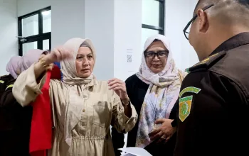 Sebelum ke Lapas, Hellyana Kenakan Rompi Oranye di Kejari Pangkalpinang