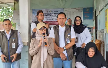Melati Kawal Langsung Bantuan Pangan di Pangkalpinang, 502 Warga Terima Beras dan Minyak