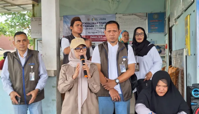 Melati Kawal Langsung Bantuan Pangan di Pangkalpinang, 502 Warga Terima Beras dan Minyak