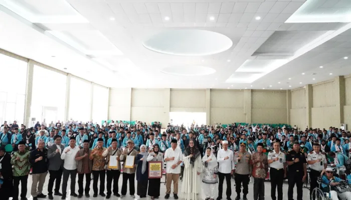 Tangis Haru Iringi Pelepasan Kloter Perdana Haji, DPRD Babel Berikan Dukungan dan Doa untuk Jemaah