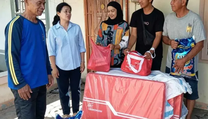 Peduli Korban Kebakaran, Rina Tarol Salurkan Bantuan Pemprov Babel kepada Warga Terdampak di Toboali