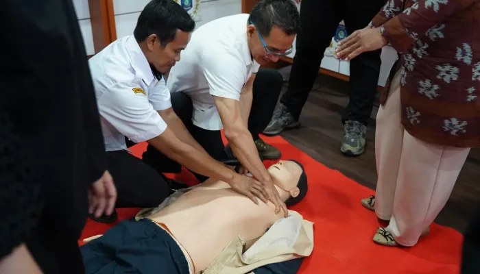 30 Pegawai Sekretariat DPRD Babel Ikuti Pelatihan Bantuan Hidup Dasar Bersama FK UBB