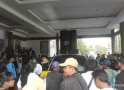 Ratusan Massa Sampaikan Penolakan Tambang Laut Batu Beriga dan Rencana PLTN di DPRD Babel