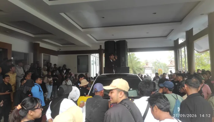 Ratusan Massa Sampaikan Penolakan Tambang Laut Batu Beriga dan Rencana PLTN di DPRD Babel